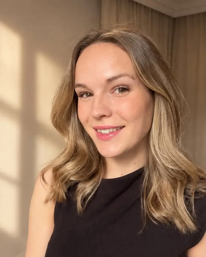 Julie Meessen en cabine, pendant un soin du corps